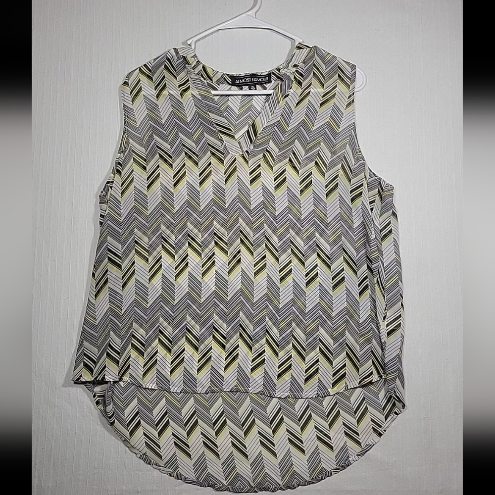 Almost Famous Sleeveless XL Tunic High-Low Hem Black, Yellow and White
